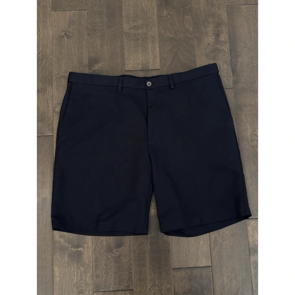 Haggar Men Navy Blue Shorts Size 42W Expandable Waist Stretch 9.5